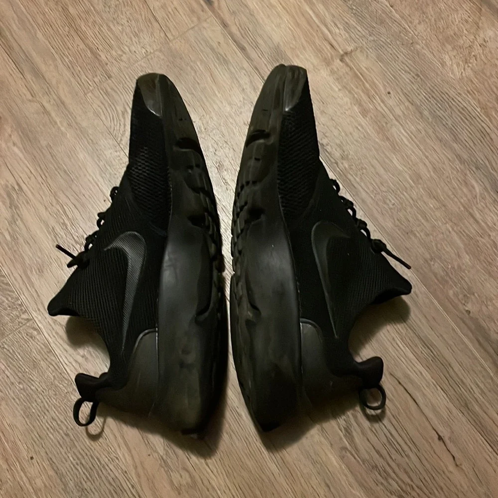 Nike Shoes - Picture 4 of 7